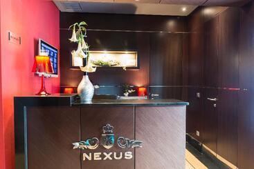 هتل Nexus Valladolid Suites &