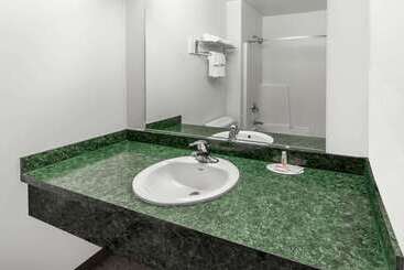 هتل Super 8 By Wyndham Central Pt Medford