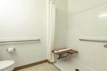 هتل Super 8 By Wyndham Central Pt Medford