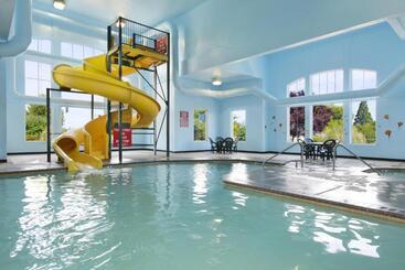 هتل Super 8 By Wyndham Central Pt Medford
