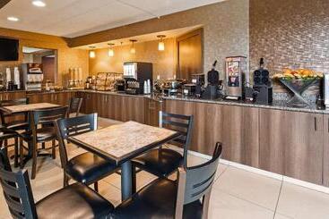هتل The Inn At Buffalo Airport
