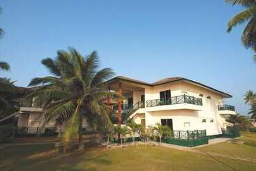 هتل The Qamar Paka