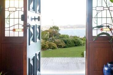 تختخواب و صبحانه Mchardy Lodge