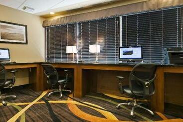 هتل Best Western Plus Fox Creek