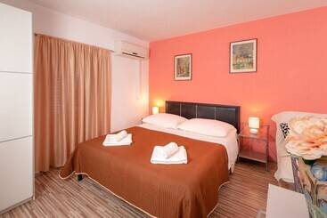 Hotel Damira Rooms