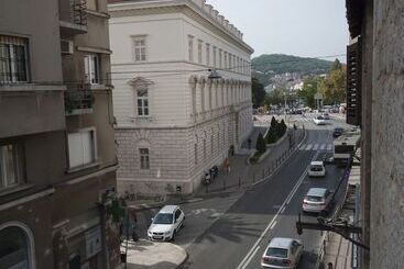 Hotel Damira Rooms