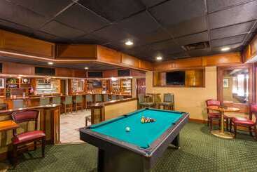 هتل Days Inn & Conf Center By Wyndham Southern Pines Pinehurst