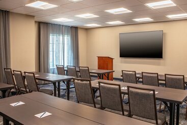 هتل Fairfield Inn & Suites By Marriott Brunswick Freeport