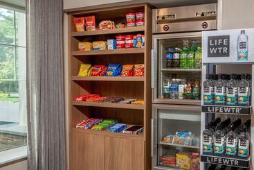 هتل Fairfield Inn & Suites By Marriott Brunswick Freeport