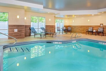 هتل Fairfield Inn & Suites By Marriott Brunswick Freeport