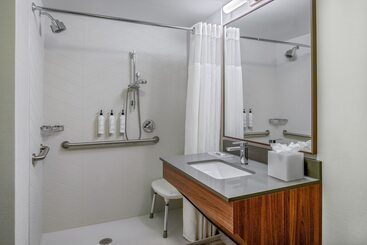 هتل Fairfield Inn & Suites By Marriott Brunswick Freeport