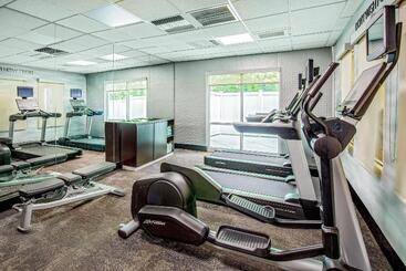 هتل Fairfield Inn & Suites By Marriott Brunswick Freeport