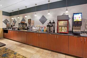 هتل La Quinta Inn & Suites By Wyndham Stonington Mystic Area