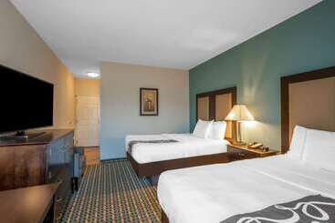 هتل La Quinta Inn & Suites By Wyndham Stonington Mystic Area