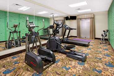 هتل La Quinta Inn & Suites By Wyndham Stonington Mystic Area
