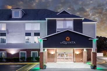 هتل La Quinta Inn & Suites By Wyndham Stonington Mystic Area