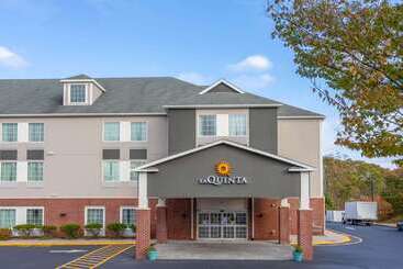 هتل La Quinta Inn & Suites By Wyndham Stonington Mystic Area