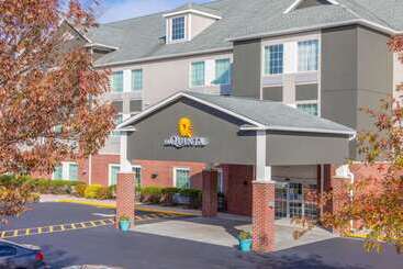 هتل La Quinta Inn & Suites By Wyndham Stonington Mystic Area