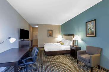 هتل La Quinta Inn & Suites By Wyndham Stonington Mystic Area