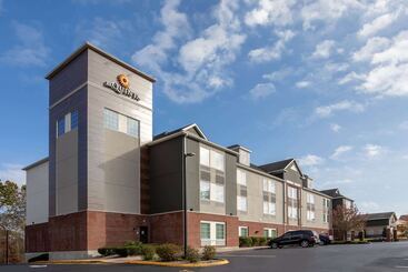 هتل La Quinta Inn & Suites By Wyndham Stonington Mystic Area