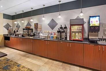 هتل La Quinta Inn & Suites By Wyndham Stonington Mystic Area
