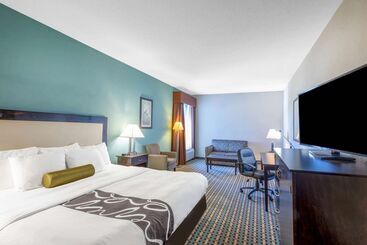 هتل La Quinta Inn & Suites By Wyndham Stonington Mystic Area