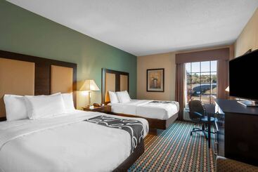 هتل La Quinta Inn & Suites By Wyndham Stonington Mystic Area