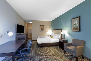 هتل La Quinta Inn & Suites By Wyndham Stonington Mystic Area