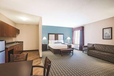 هتل La Quinta Inn & Suites By Wyndham Stonington Mystic Area