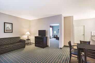 هتل La Quinta Inn & Suites By Wyndham Stonington Mystic Area