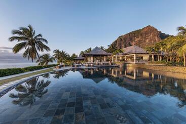 هتل Lux Le Morne Resort