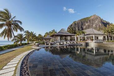هتل Lux Le Morne Resort