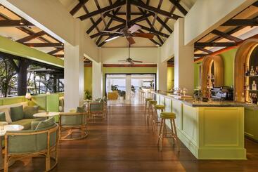 هتل Lux Le Morne Resort