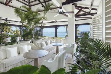 هتل Lux Le Morne Resort