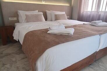 هتل Oliva Beach Studios & Apartments