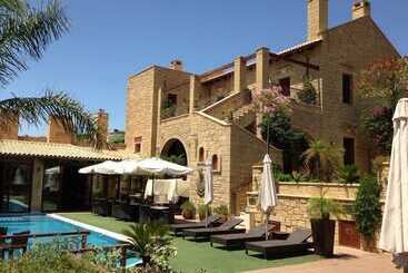 هتل Palazzo Loupassi Boutique Villas