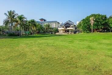 هتل Sheraton Huizhou Beach Resort