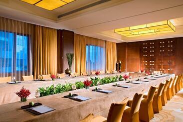 هتل Sheraton Huizhou Beach Resort