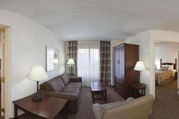 هتل Staybridge Suites Indianapolis Airport, An Ihg
