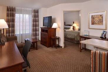 هتل Staybridge Suites Indianapolis Airport, An Ihg