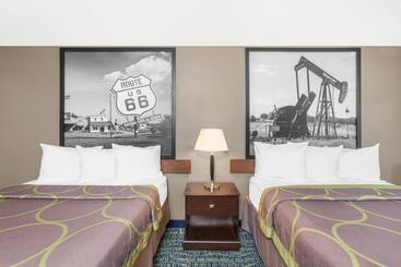 فندق Super 8 By Wyndham Oklahoma City