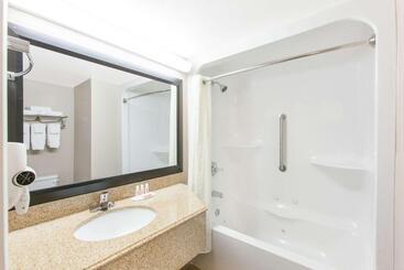 هتل Super 8 By Wyndham Oklahoma City