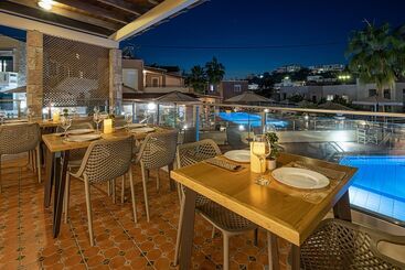 هتل Theos Village Apartments