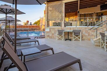 هتل Theos Village Apartments