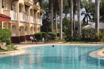 هتل Vista Mar Beach Resort And Country Club