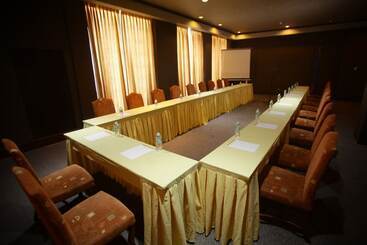 هتل Vista Mar Beach Resort And Country Club