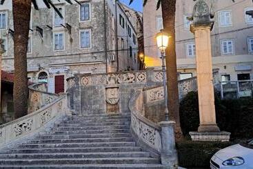 پانسیون Accommodation Old Town Vitaic