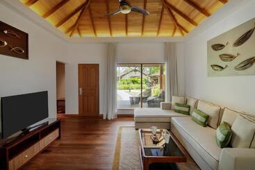 استراحتگاه Kurumba Maldives