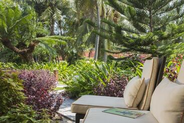 استراحتگاه Kurumba Maldives
