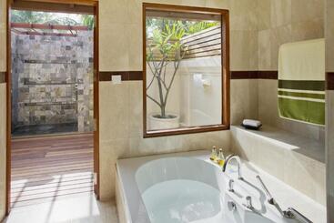 استراحتگاه Kurumba Maldives